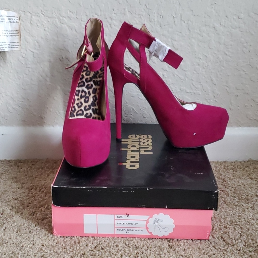 Berry Suede pumps